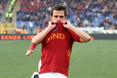 Pjanic-bacia-la-maglia1-e1345546414937.jpg